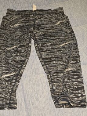 Puma Black & White Patterned Athletic Capris